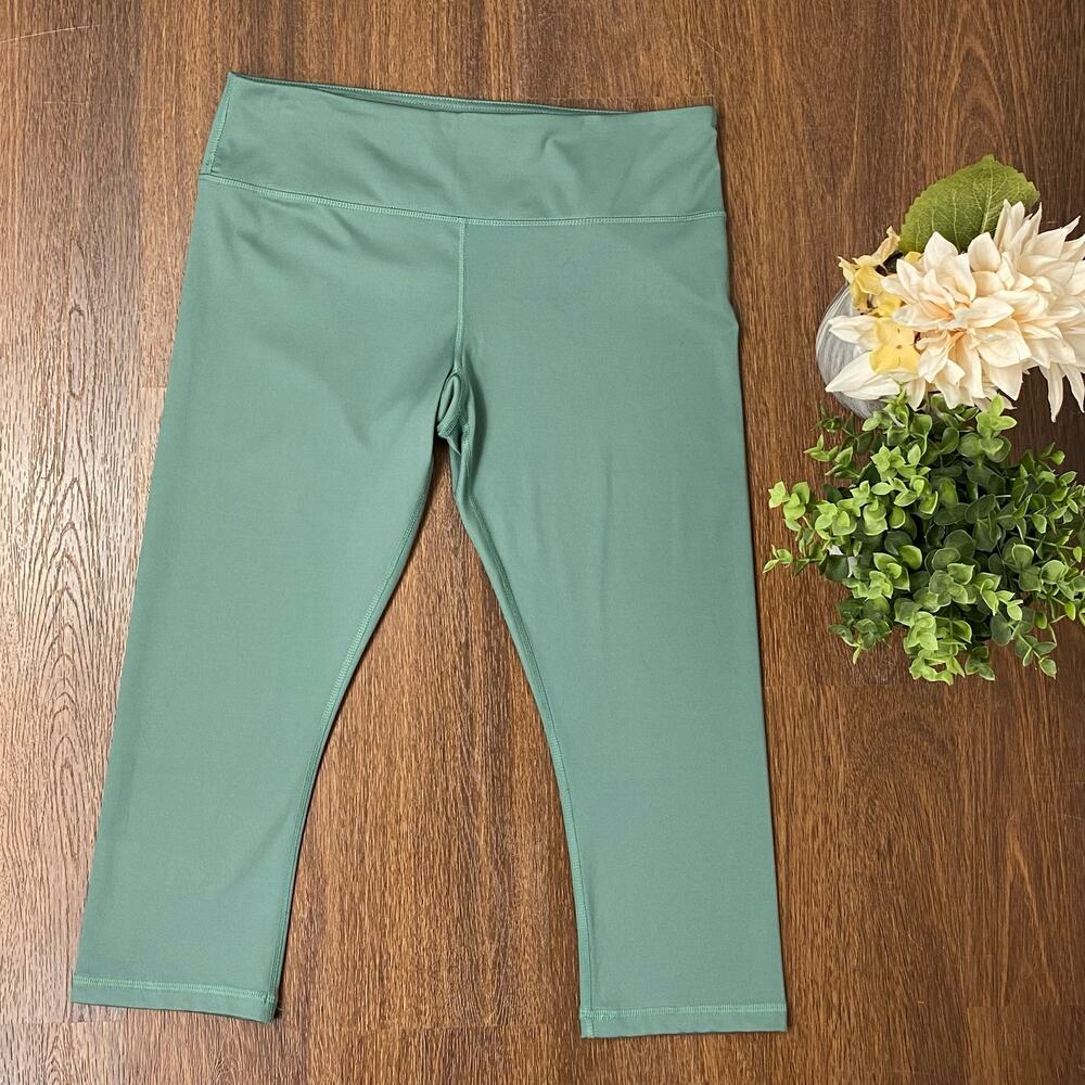 Glyder Green Mantra Crop Leggings in Sheen Sliver Pine Large